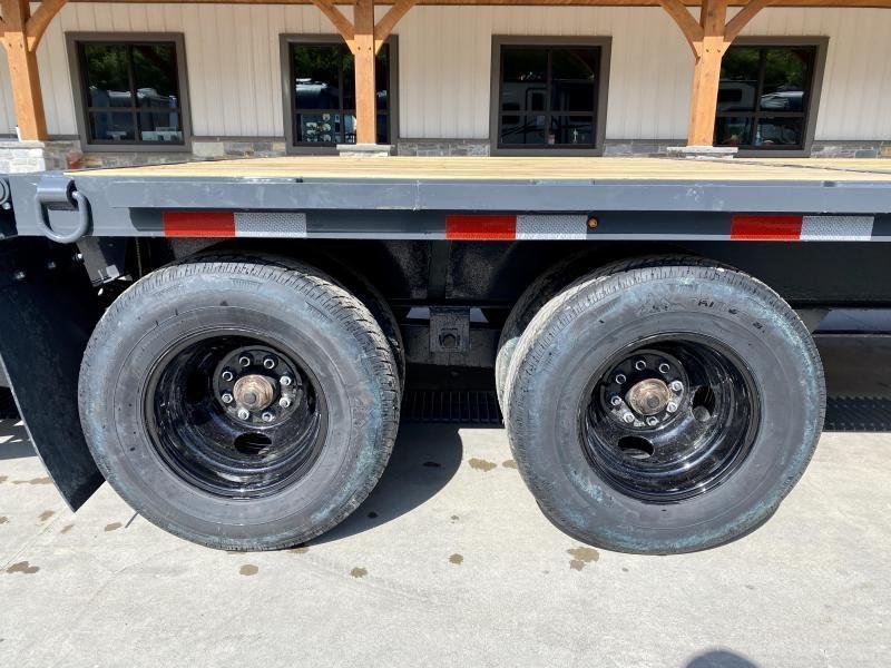 New 2024 Lamar 102x32' Gooseneck Hydraulic Dovetail Deckover Trailer