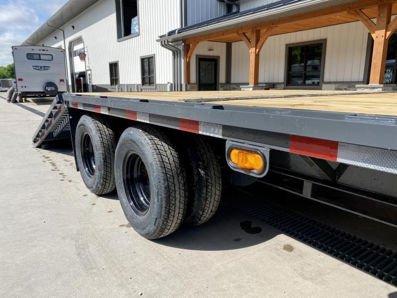 New 2024 Lamar 102x32' Gooseneck Hydraulic Dovetail Deckover Trailer