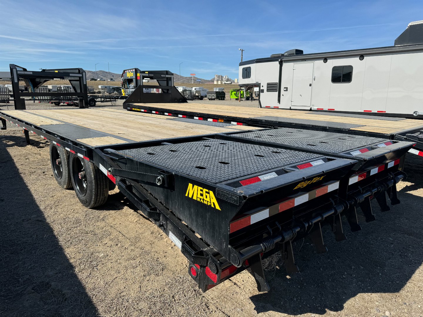 New 2024 Big Tex Trailers 25' (20+5) 16GN Flatbed Trailer Three Forks