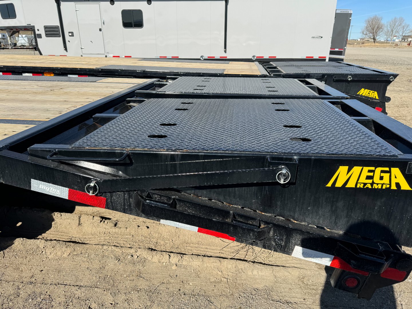 New 2024 Big Tex Trailers 25' (20+5) 16GN Flatbed Trailer Three Forks