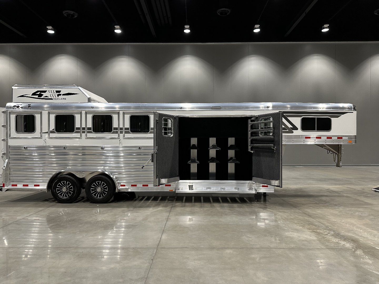 New 2025 4STAR TRAILERS 4 Horse Slant Super Tack Gooseneck