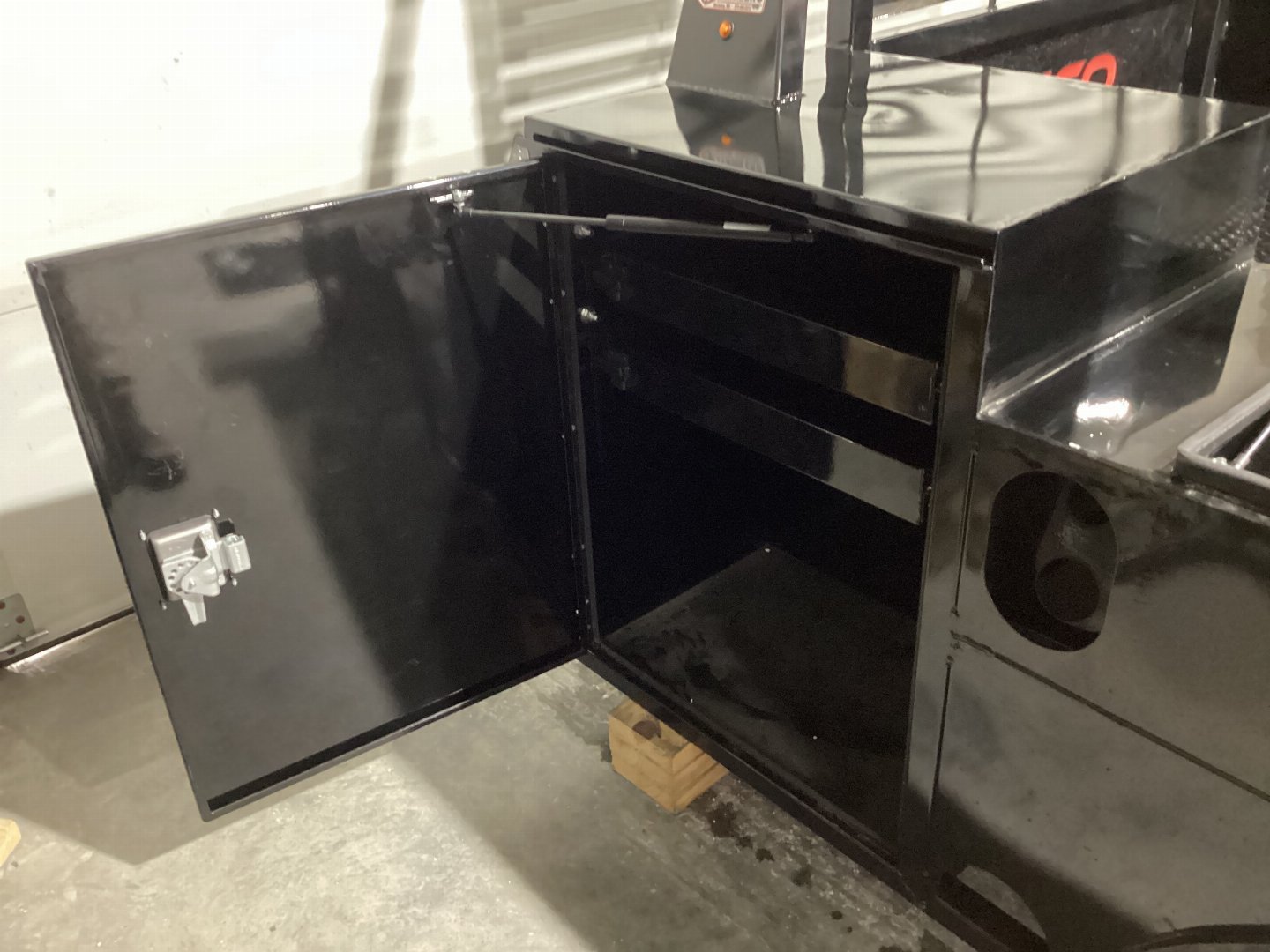 New 2024 Genco Royal Truck Bed Fits Dually, Longbed Trucks Hermann