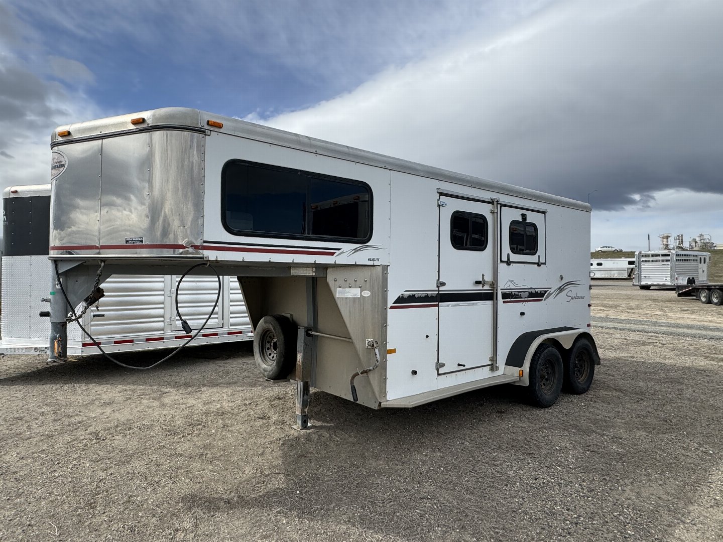 Used 2001 SUNDOWNER 2H GN Horse Trailer Three Forks Montana