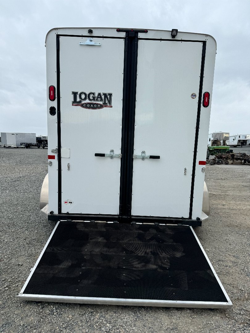 New 2024 LOGAN COACH 2H BULLSEYE STRAIGHT LOAD Horse Trailer Three