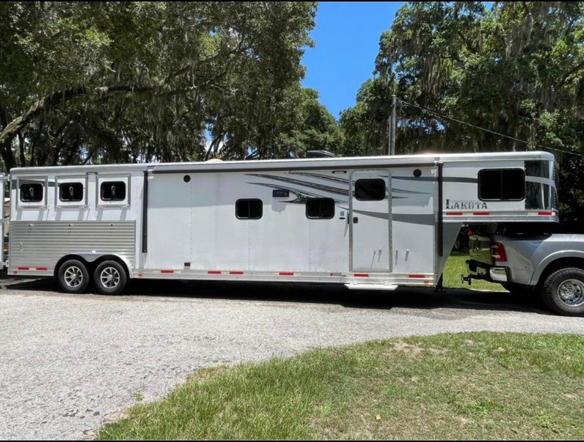 Used 2023 SHADOW 2 horse straight load w/dressing room Horse Trailer Ocala Florida