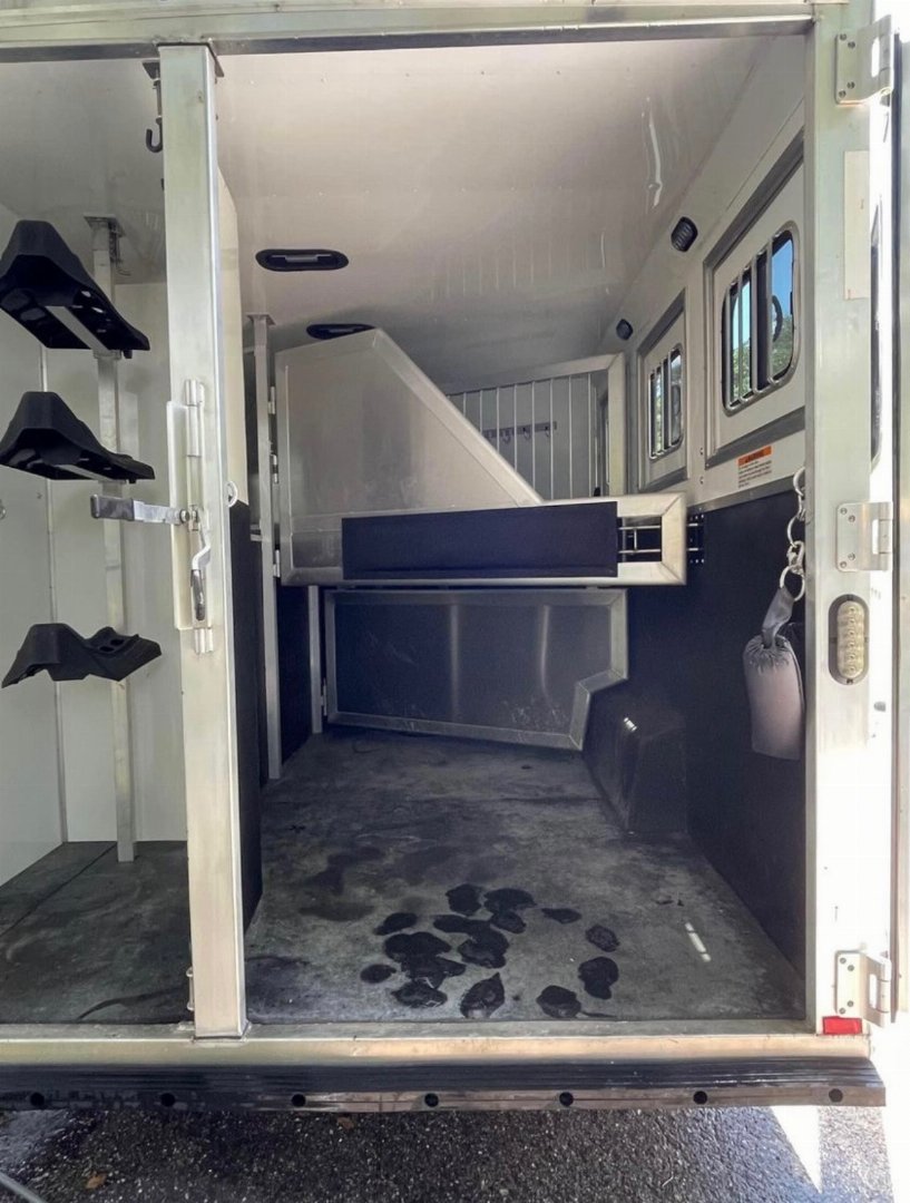 Used 2018 Lakota 8' wide 3 horse w/ 15' living quarters Horse Trailer