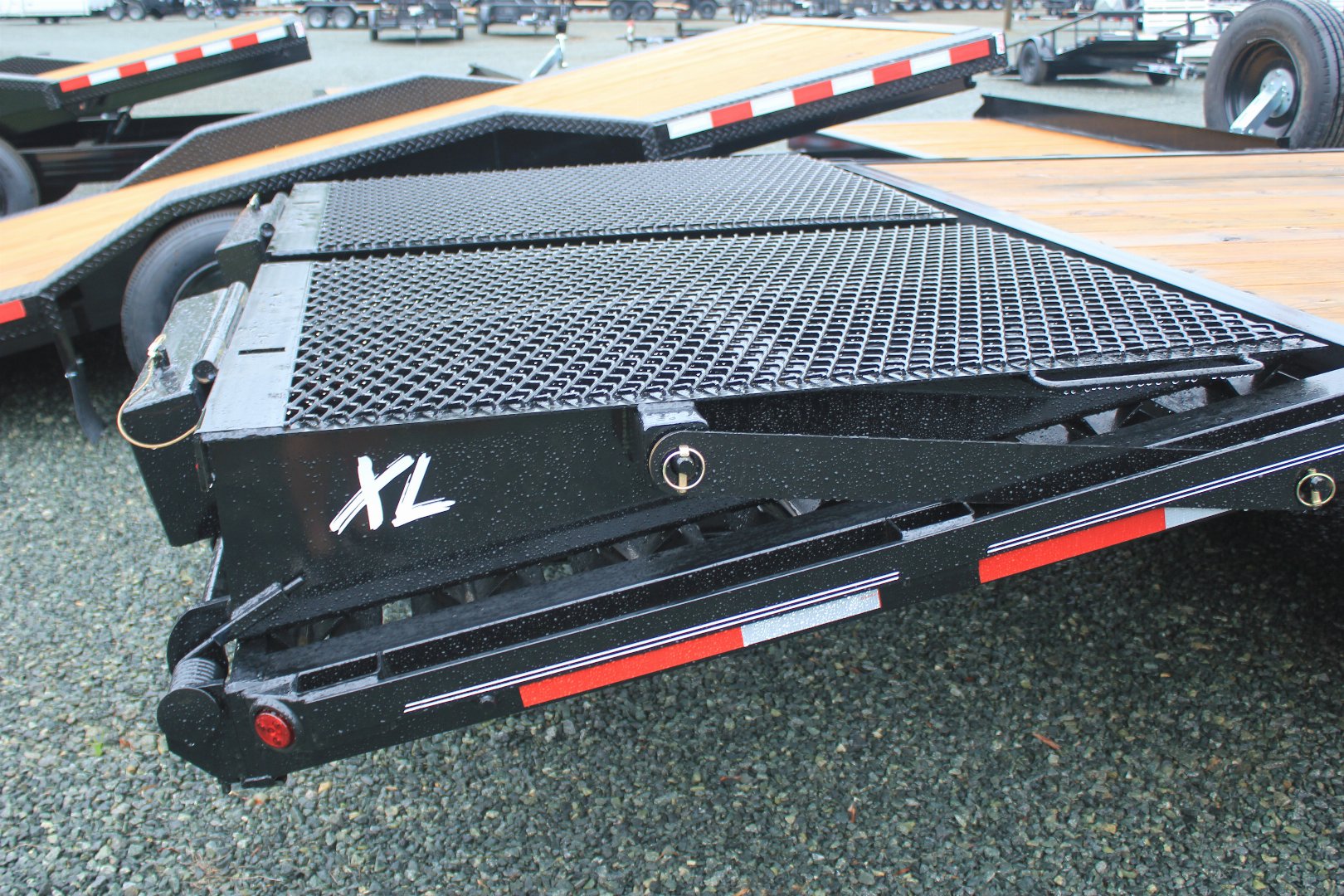 New 2025 TEXAS BRAGG TRAILERS GN 25+5 20K Flatbed Trailer Burlington