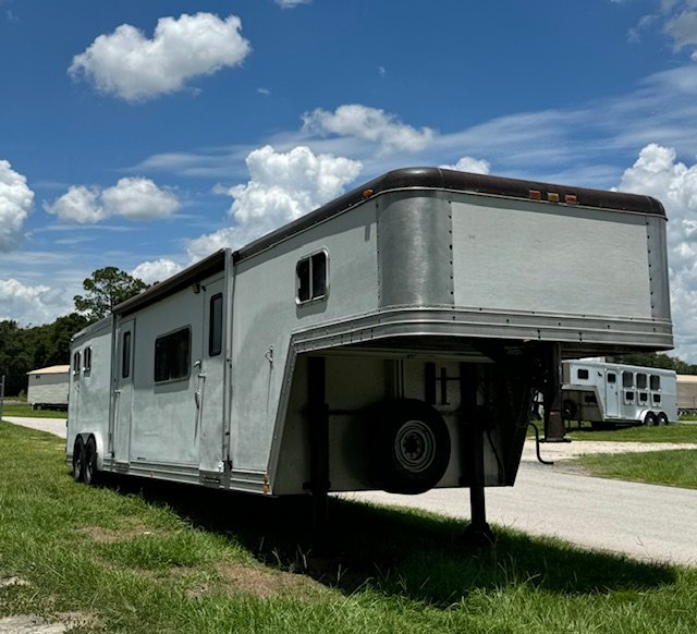 Used 1990 Featherlite 8' wide 2 horse w/ 16' lq Trailers Horse Trailer