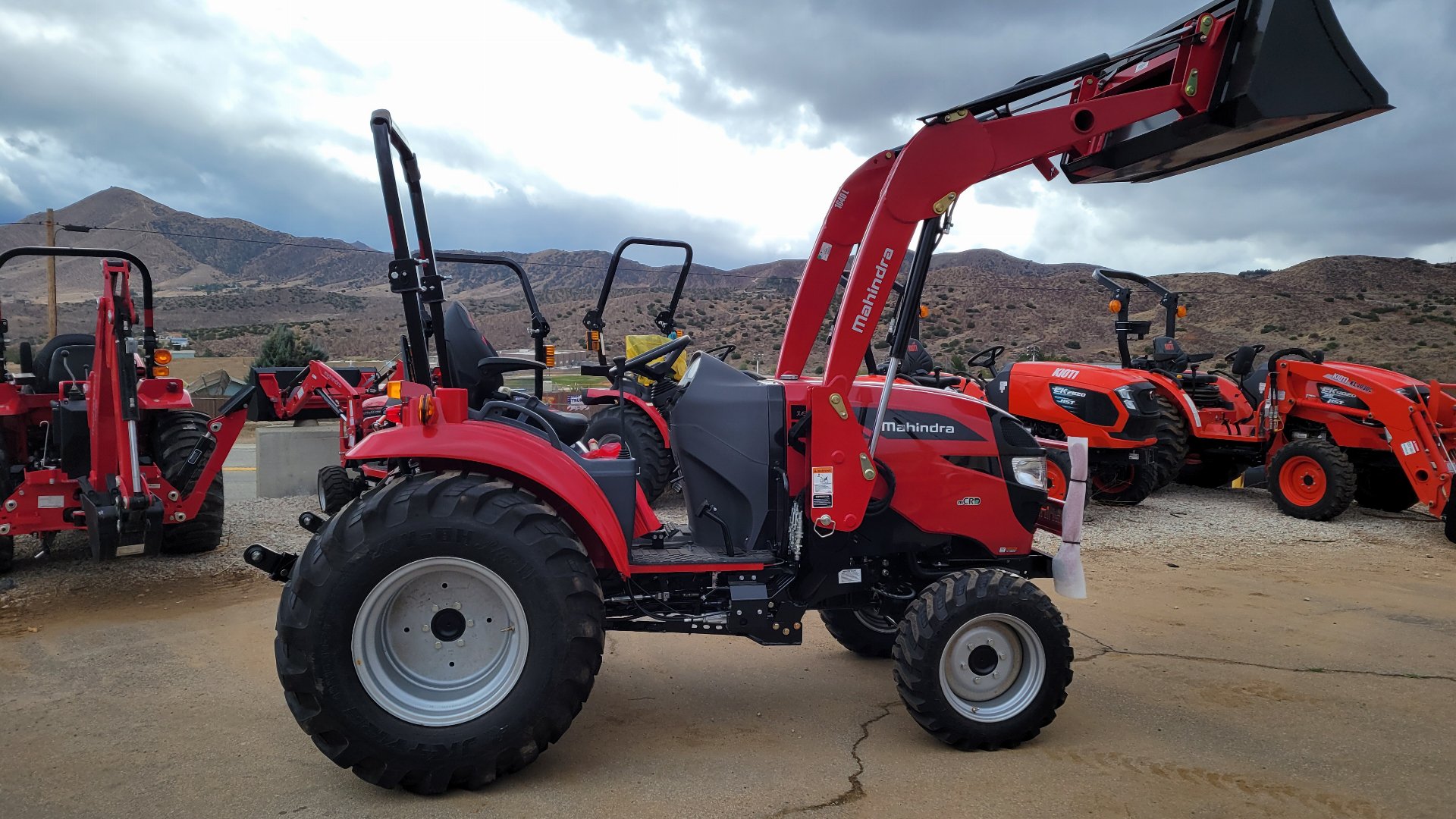 New 2023 Mahindra 1640 HST