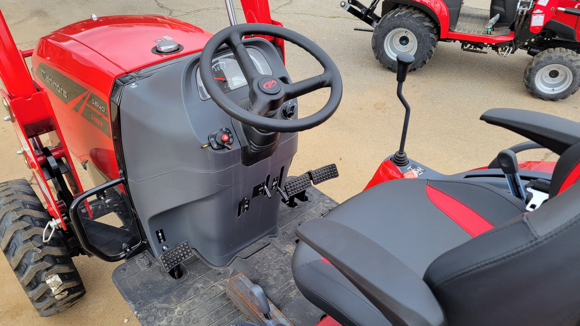 New 2023 Mahindra 1640 HST