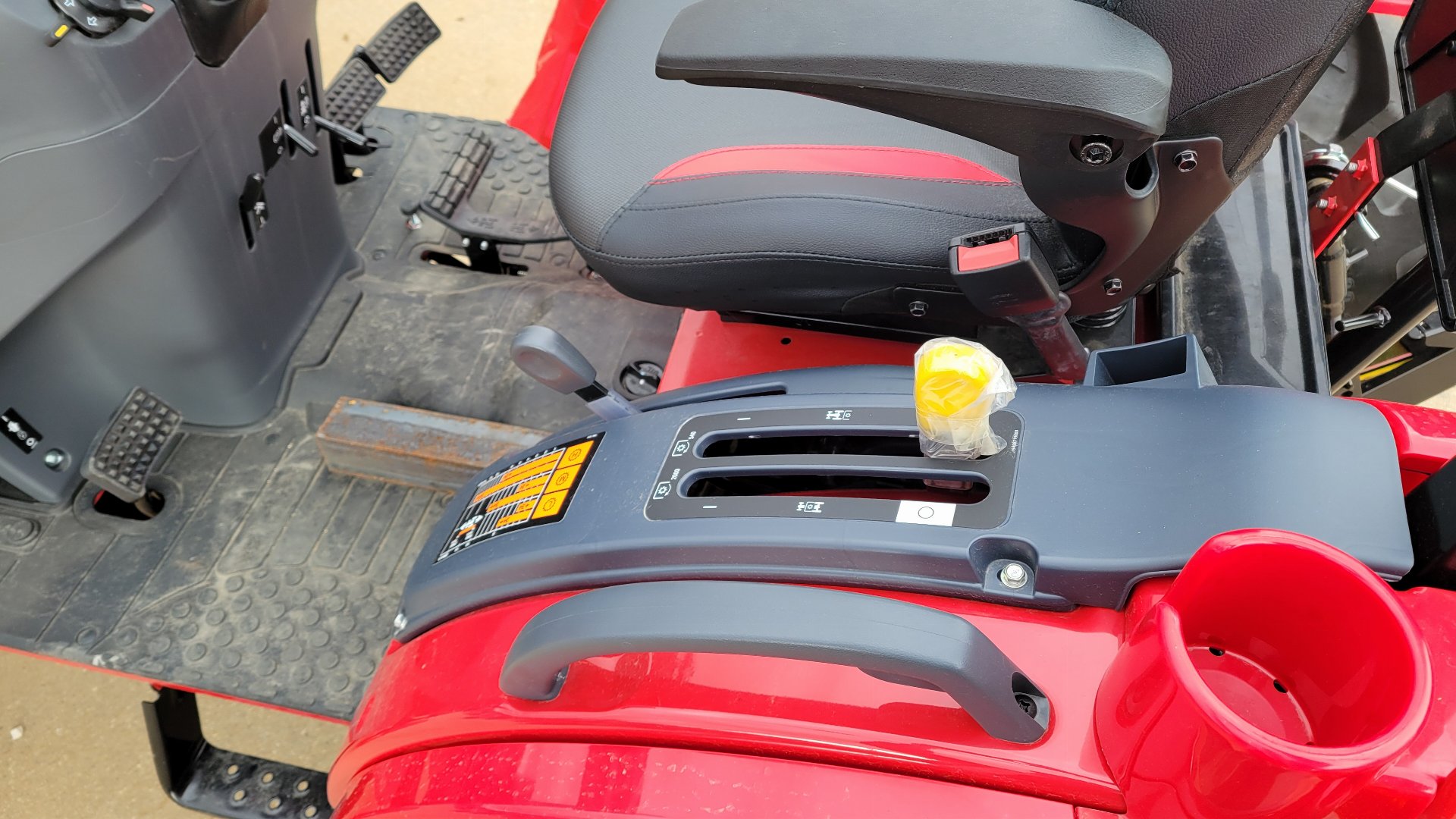 New 2023 Mahindra 1640 HST