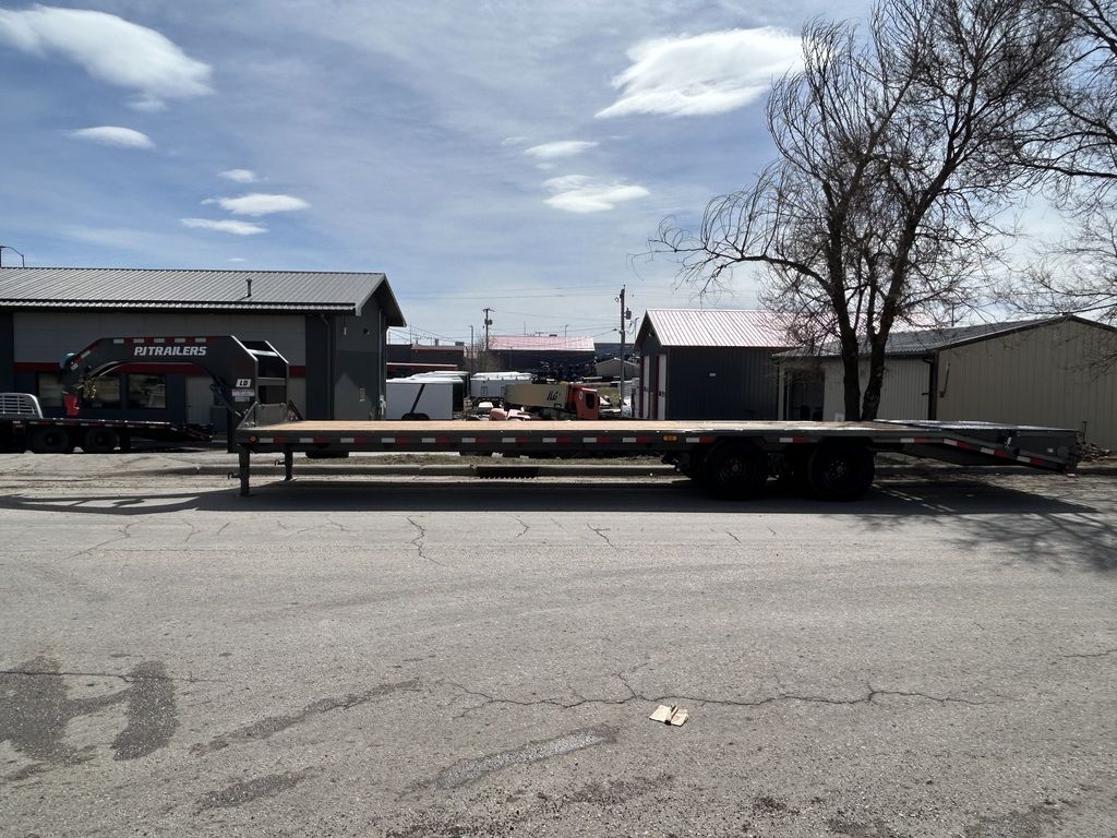 New 2024 PJ Trailers LowPro Flatdeck With Duals (LD) 35' Flatbed