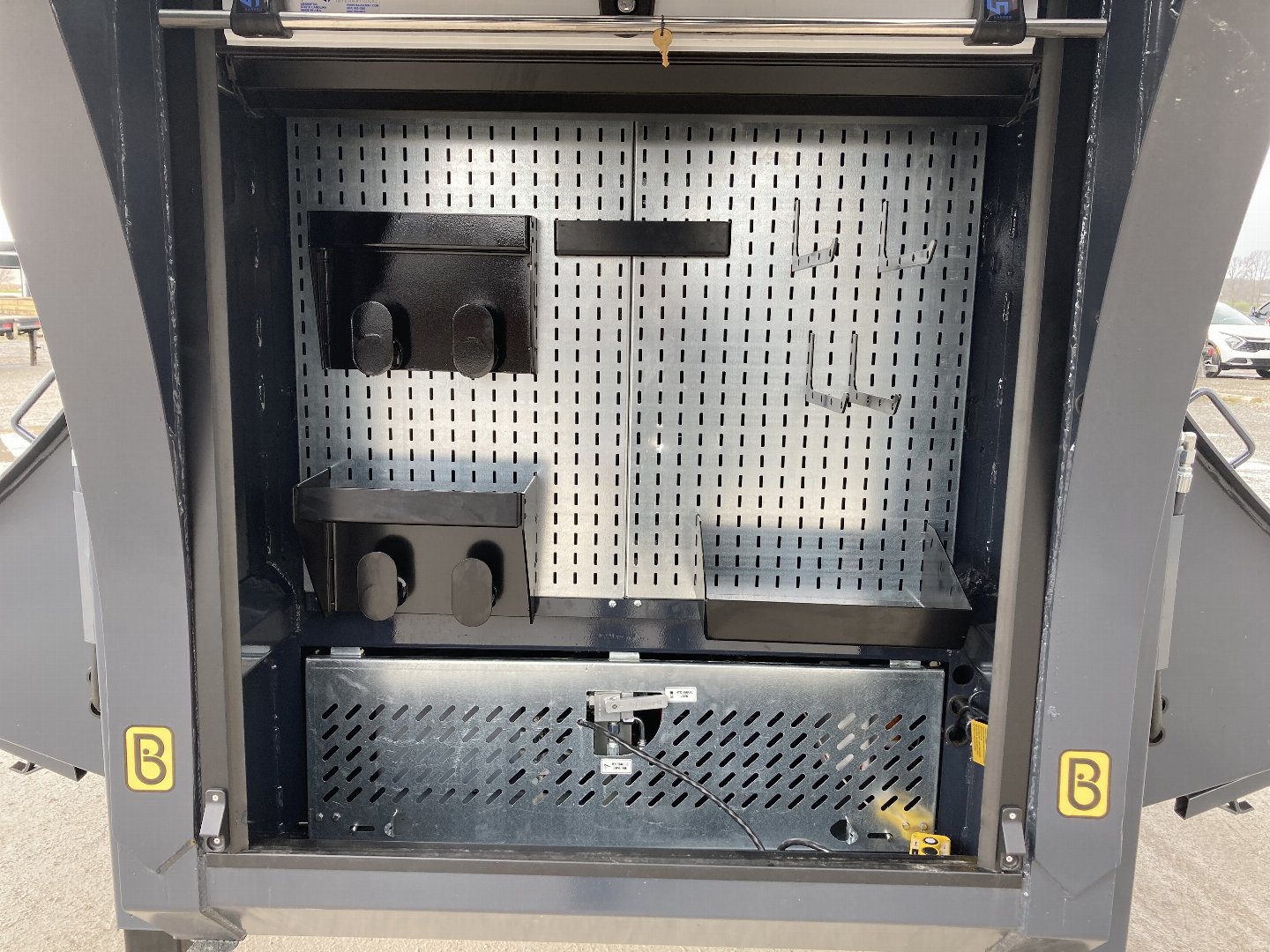 New 2024 Belmont 35' Deckover Gooseneck Hydraulic Dovetail