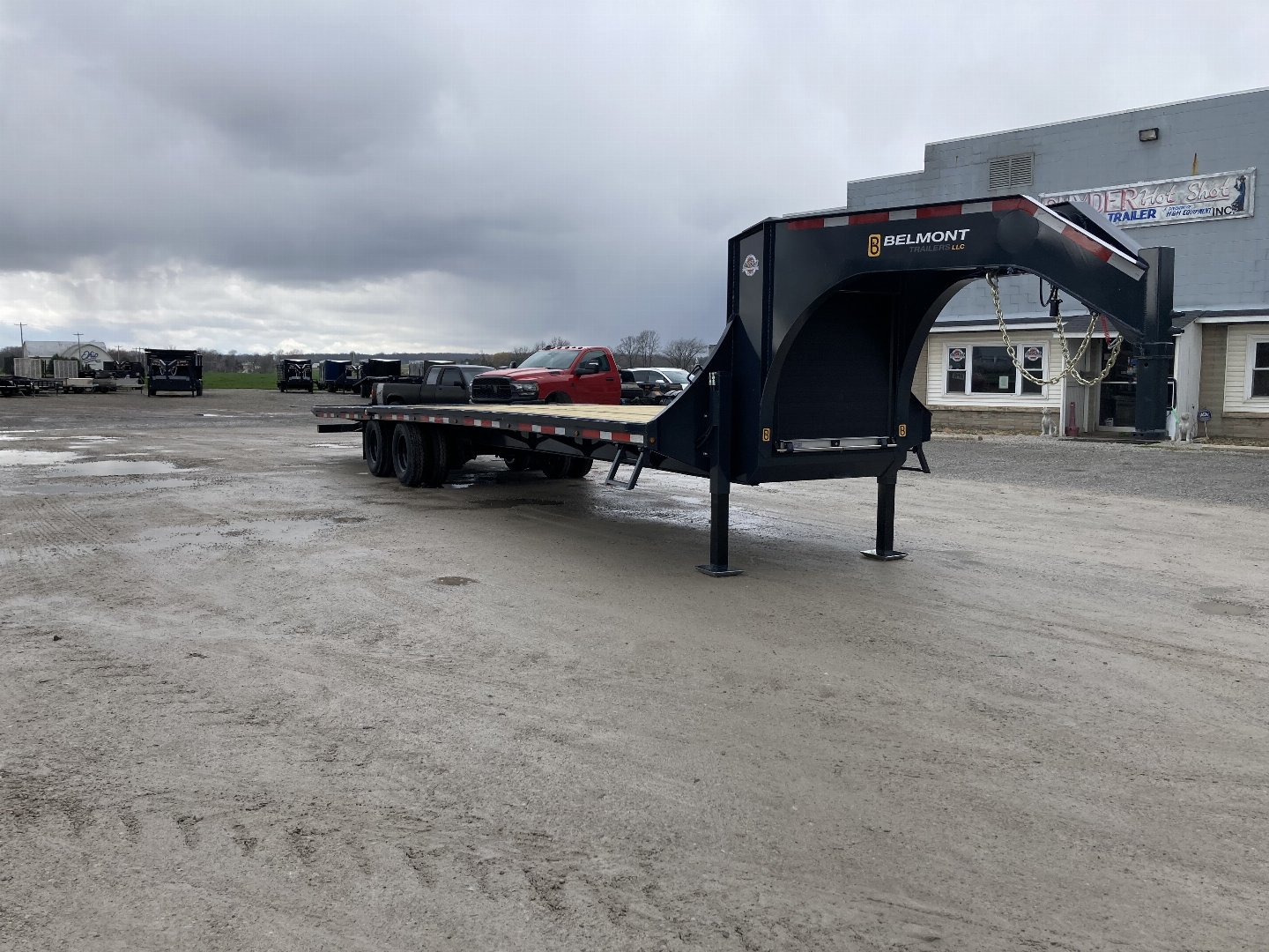 New 2024 Belmont 35' Deckover Gooseneck Hydraulic Dovetail