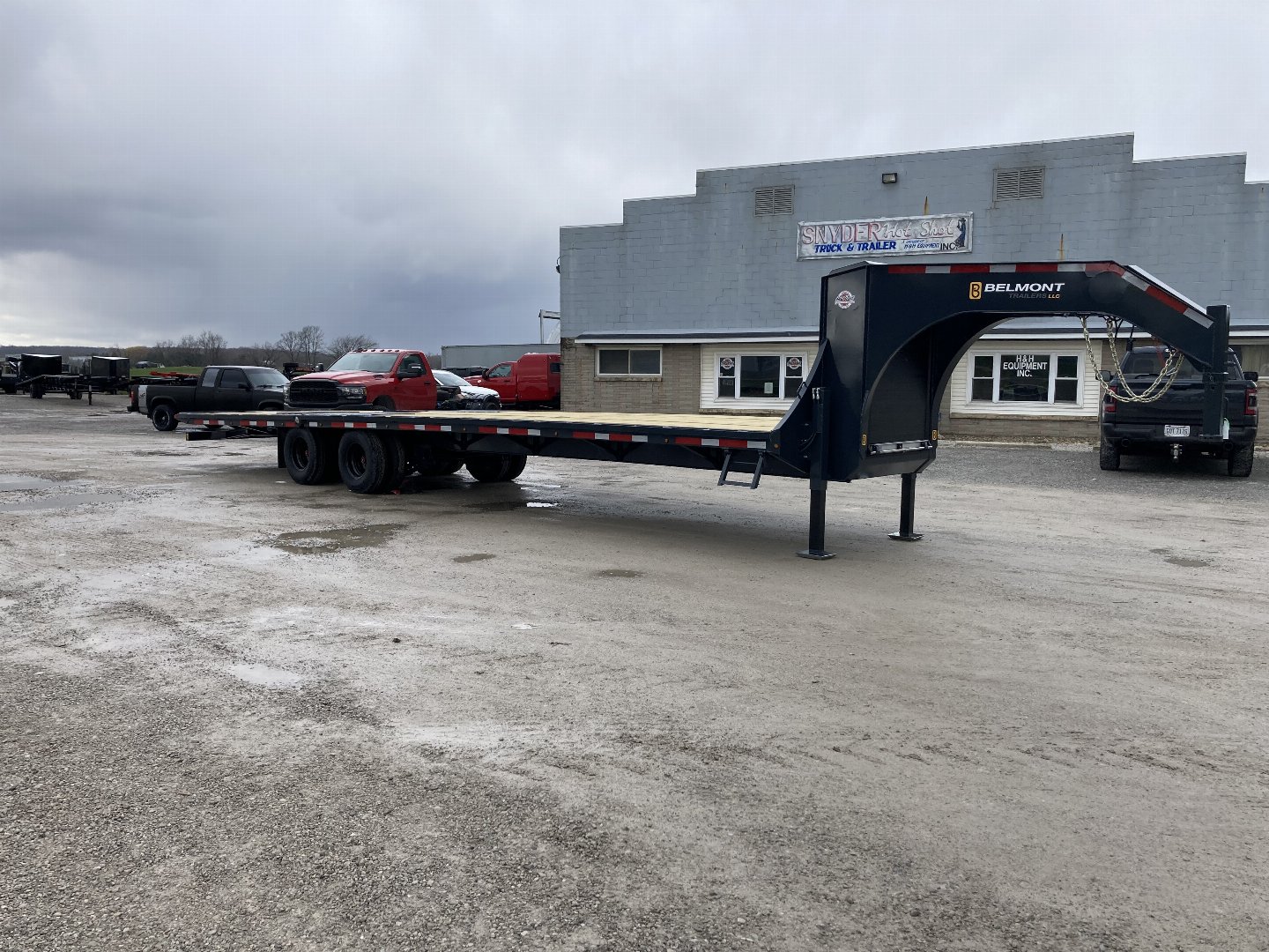 New 2024 Belmont 35' Deckover Gooseneck Hydraulic Dovetail