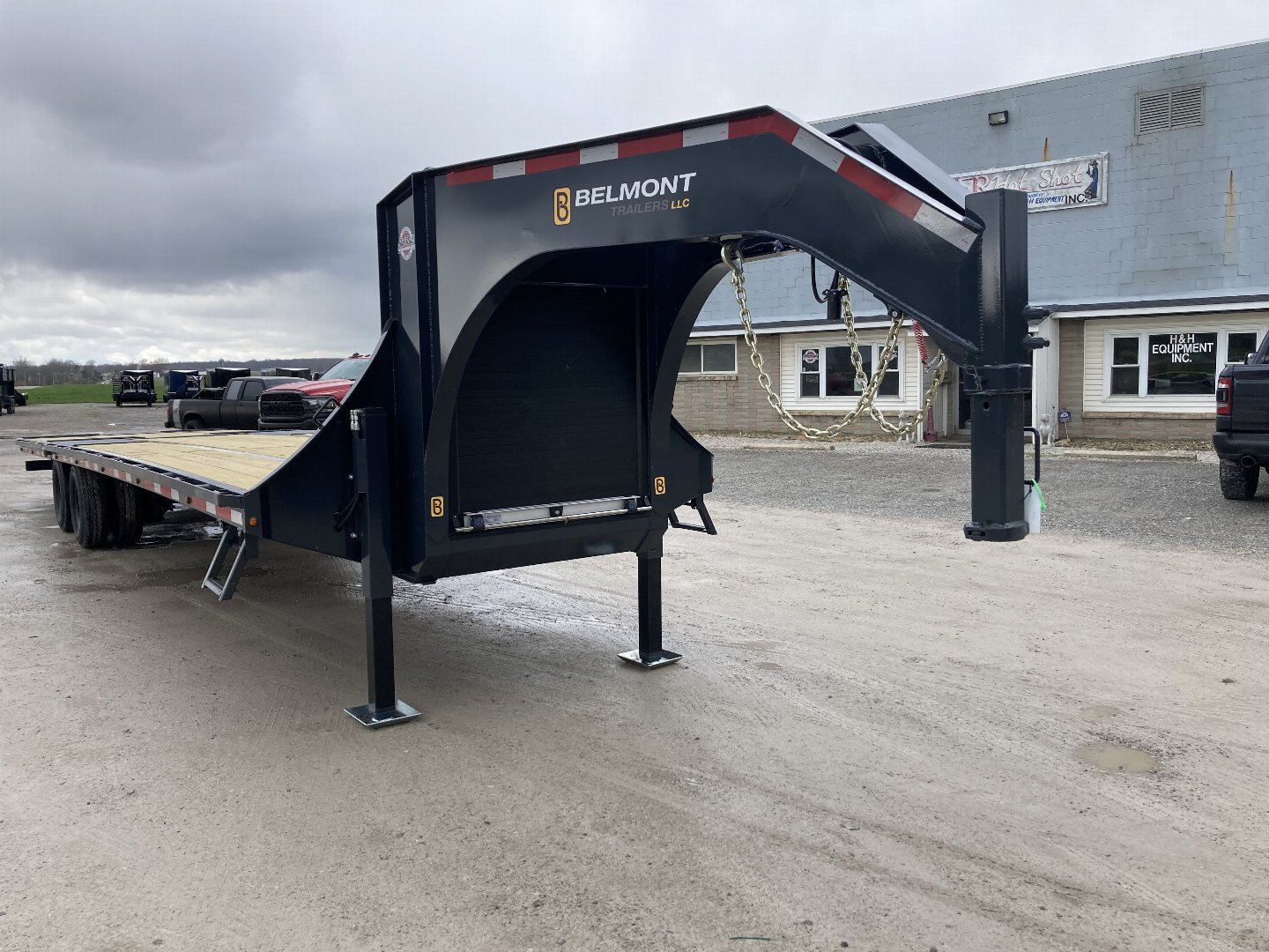 New 2024 Belmont 35' Deckover Gooseneck Hydraulic Dovetail