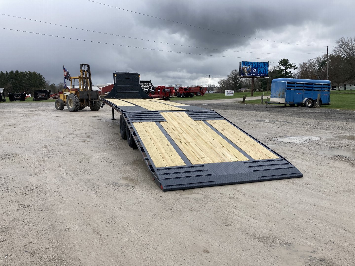 New 2024 Belmont 35' Deckover Gooseneck Hydraulic Dovetail