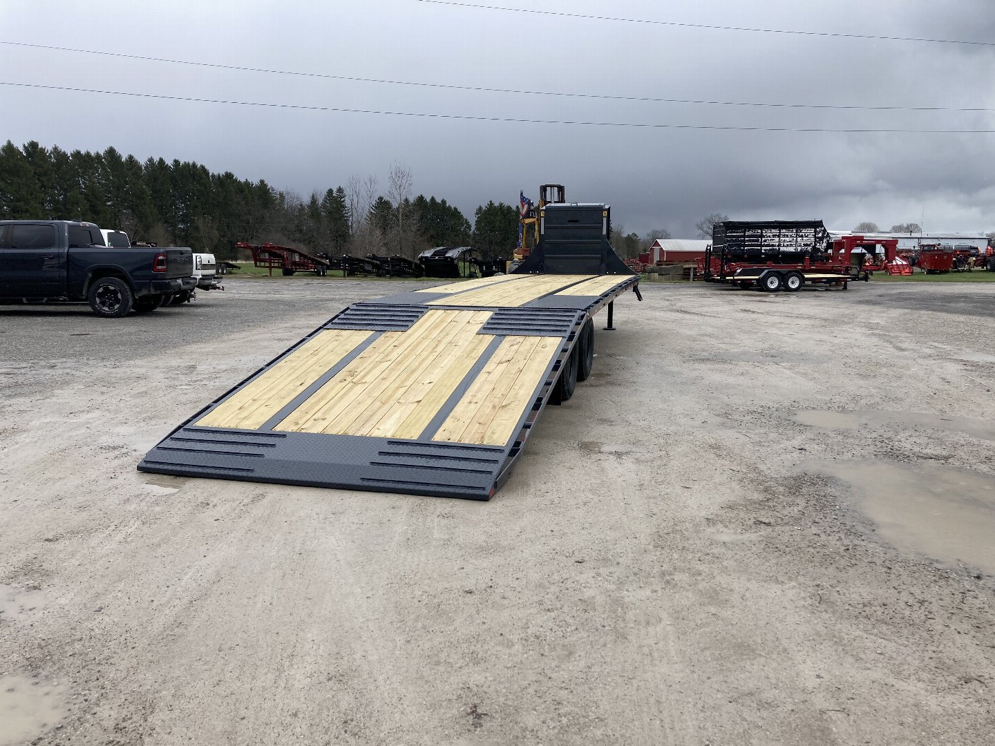 New 2024 Belmont 35' Deckover Gooseneck Hydraulic Dovetail