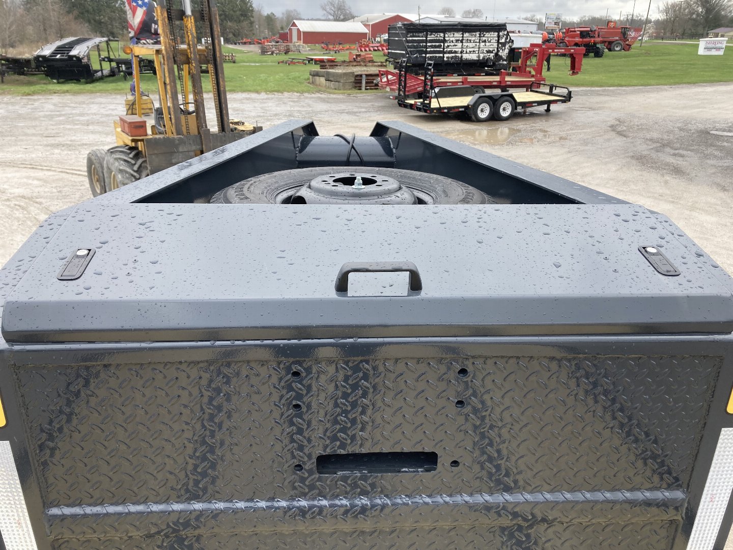 New 2024 Belmont 35' Deckover Gooseneck Hydraulic Dovetail
