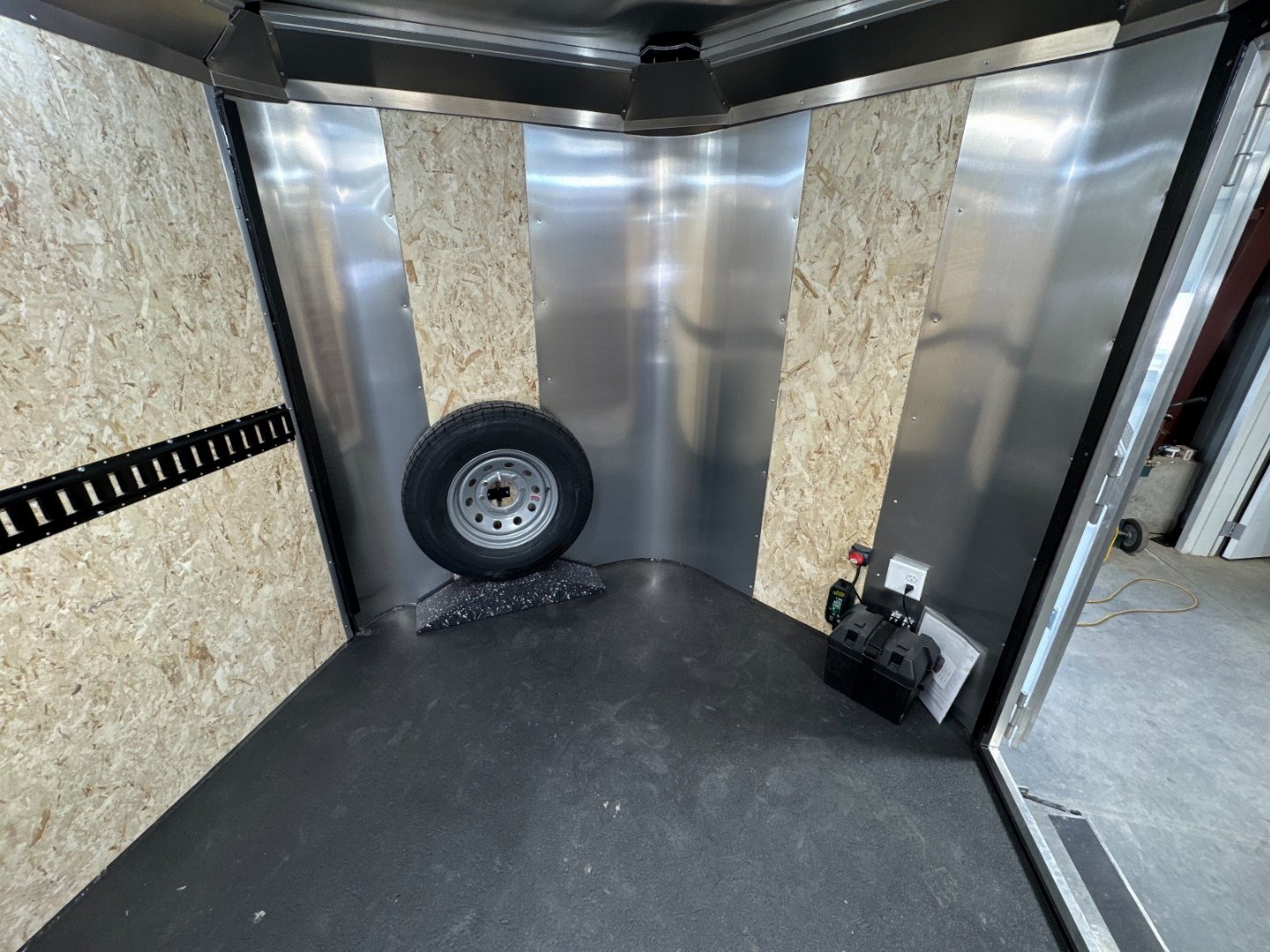 New 2025 Logan Coach Contractor Tool Crib