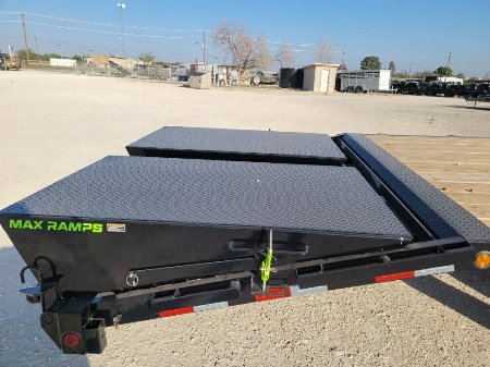 New 2025 Load Trail 40' 24k Gooseneck w/ Max Ramps