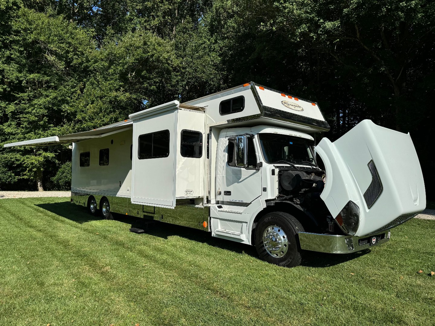 Used 2008 Renegade 45’ T andem Axle Motorcoach