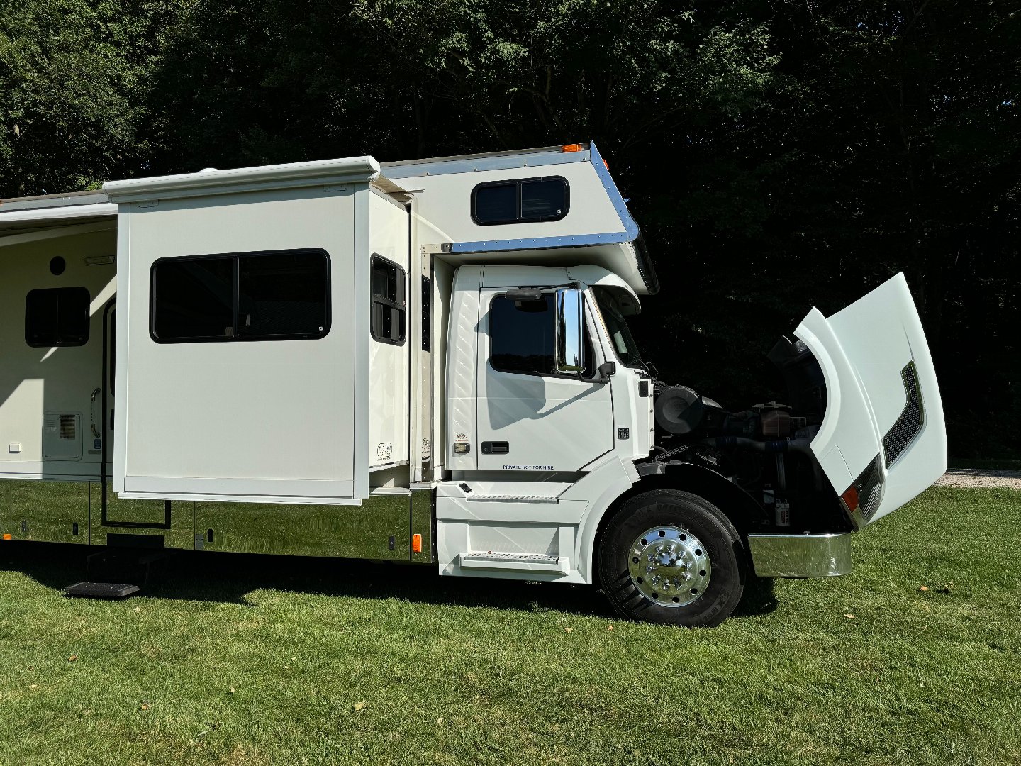 Used 2008 Renegade 45’ T andem Axle Motorcoach