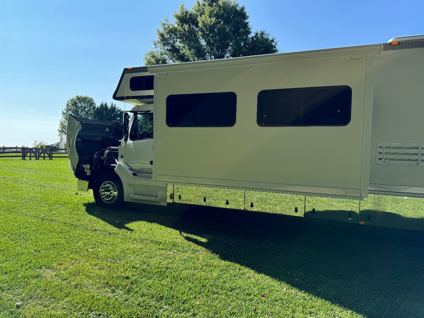 Used 2008 Renegade 45’ T andem Axle Motorcoach