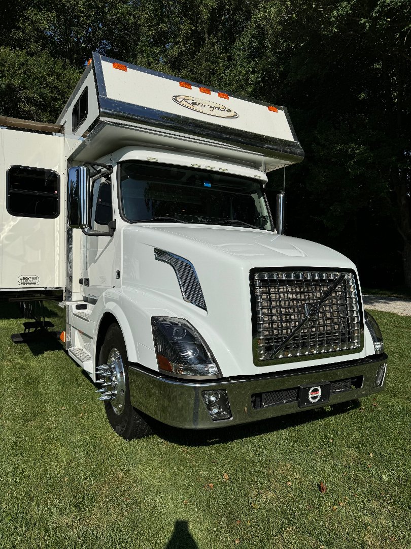 Used 2008 Renegade 45’ T andem Axle Motorcoach