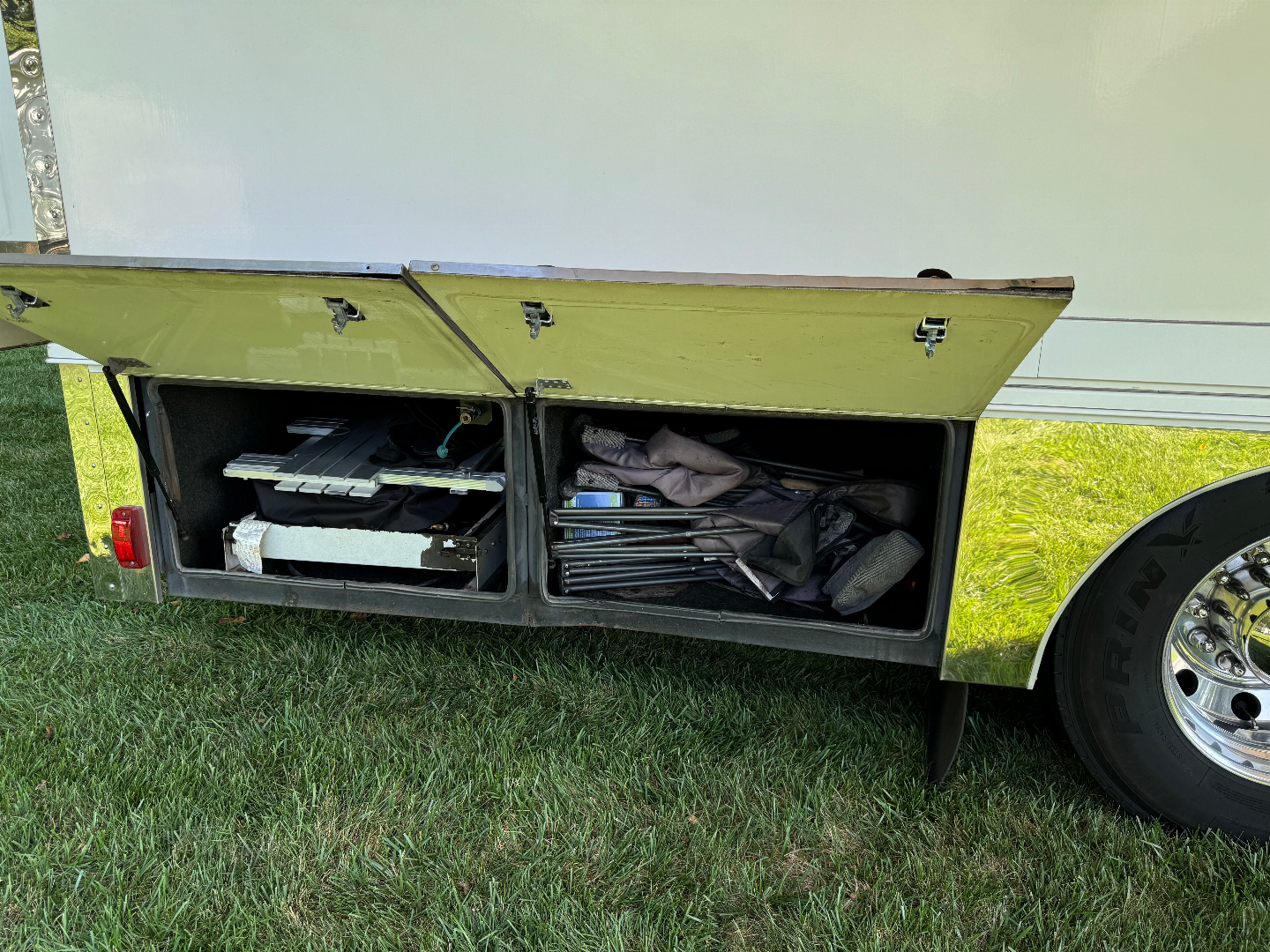 Used 2008 Renegade 45’ T andem Axle Motorcoach