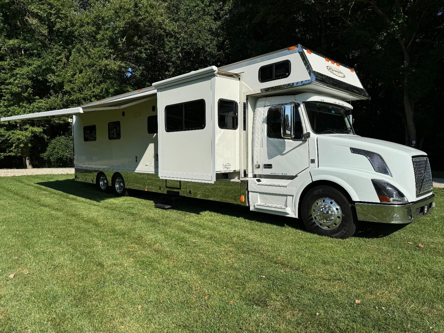 Used 2008 Renegade 45’ T andem Axle Motorcoach