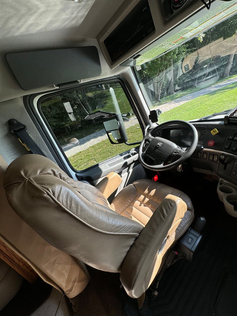 Used 2008 Renegade 45’ T andem Axle Motorcoach