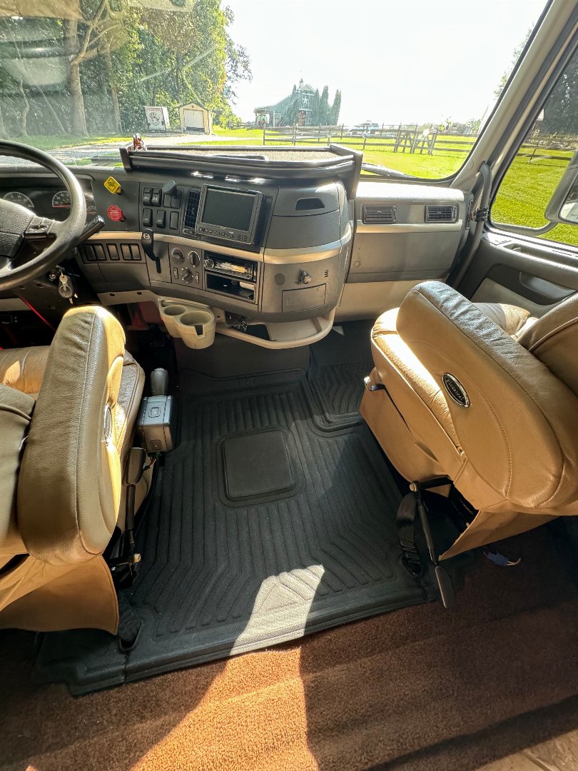 Used 2008 Renegade 45’ T andem Axle Motorcoach