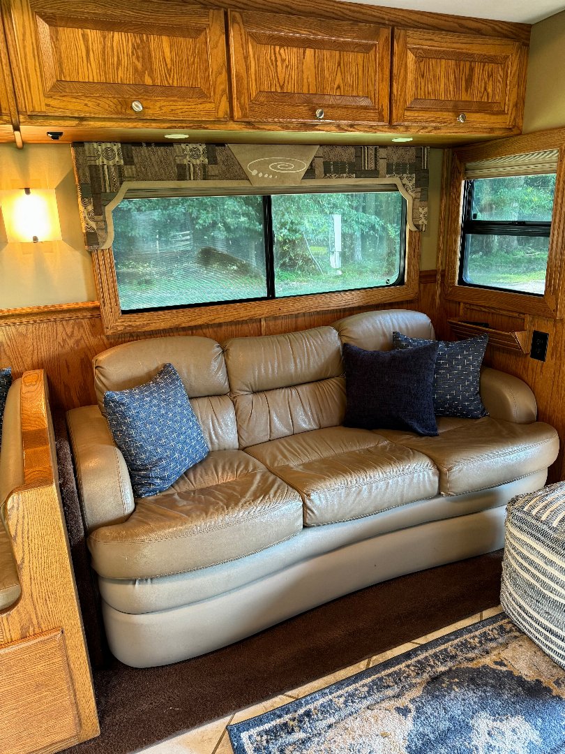 Used 2008 Renegade 45’ T andem Axle Motorcoach
