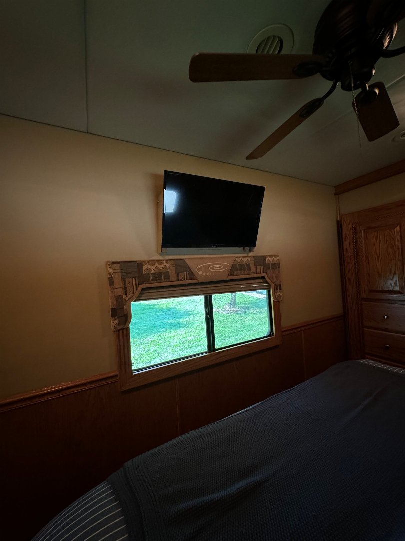 Used 2008 Renegade 45’ T andem Axle Motorcoach