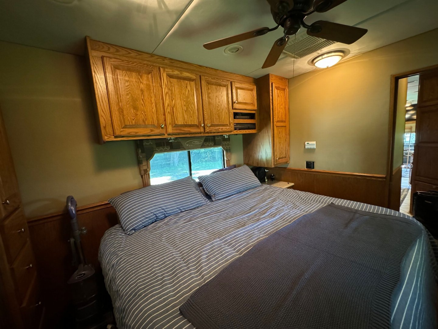 Used 2008 Renegade 45’ T andem Axle Motorcoach