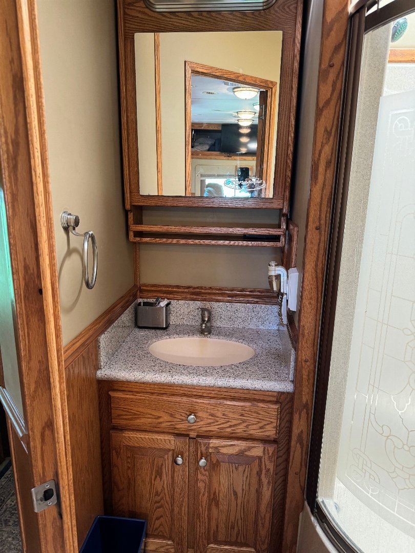 Used 2008 Renegade 45’ T andem Axle Motorcoach