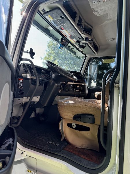 Used 2008 Renegade 45’ T andem Axle Motorcoach