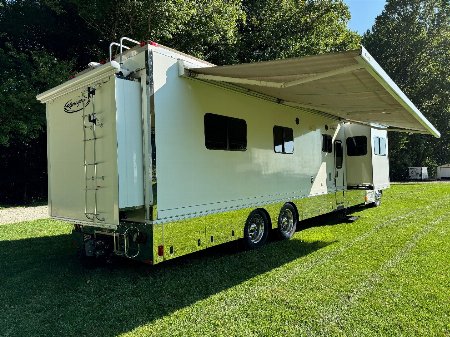 Used 2008 Renegade 45’ T andem Axle Motorcoach