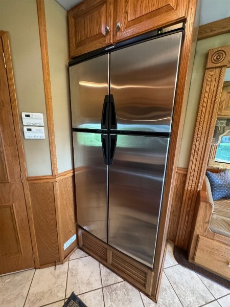 Used 2008 Renegade 45’ T andem Axle Motorcoach
