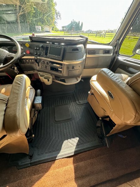 Used 2008 Renegade 45’ T andem Axle Motorcoach