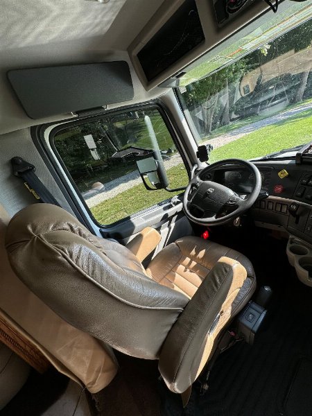 Used 2008 Renegade 45’ T andem Axle Motorcoach