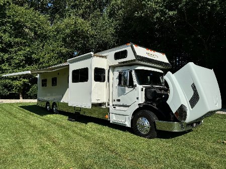Used 2008 Renegade 45’ T andem Axle Motorcoach