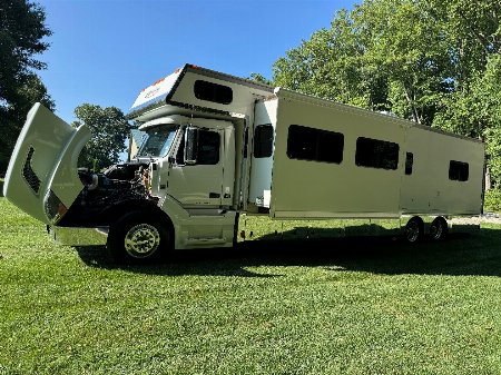 Used 2008 Renegade 45’ T andem Axle Motorcoach