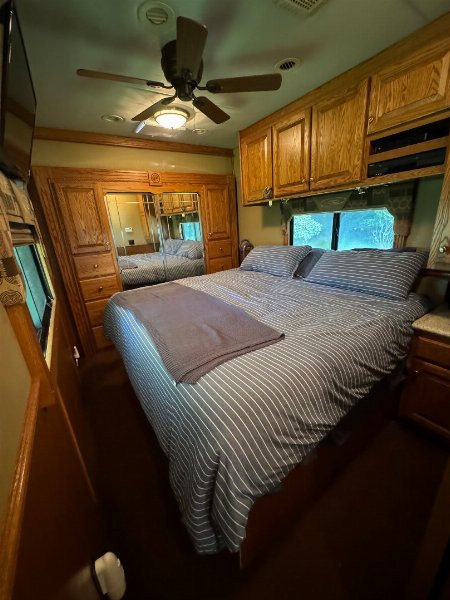 Used 2008 Renegade 45’ T andem Axle Motorcoach