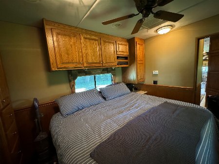 Used 2008 Renegade 45’ T andem Axle Motorcoach
