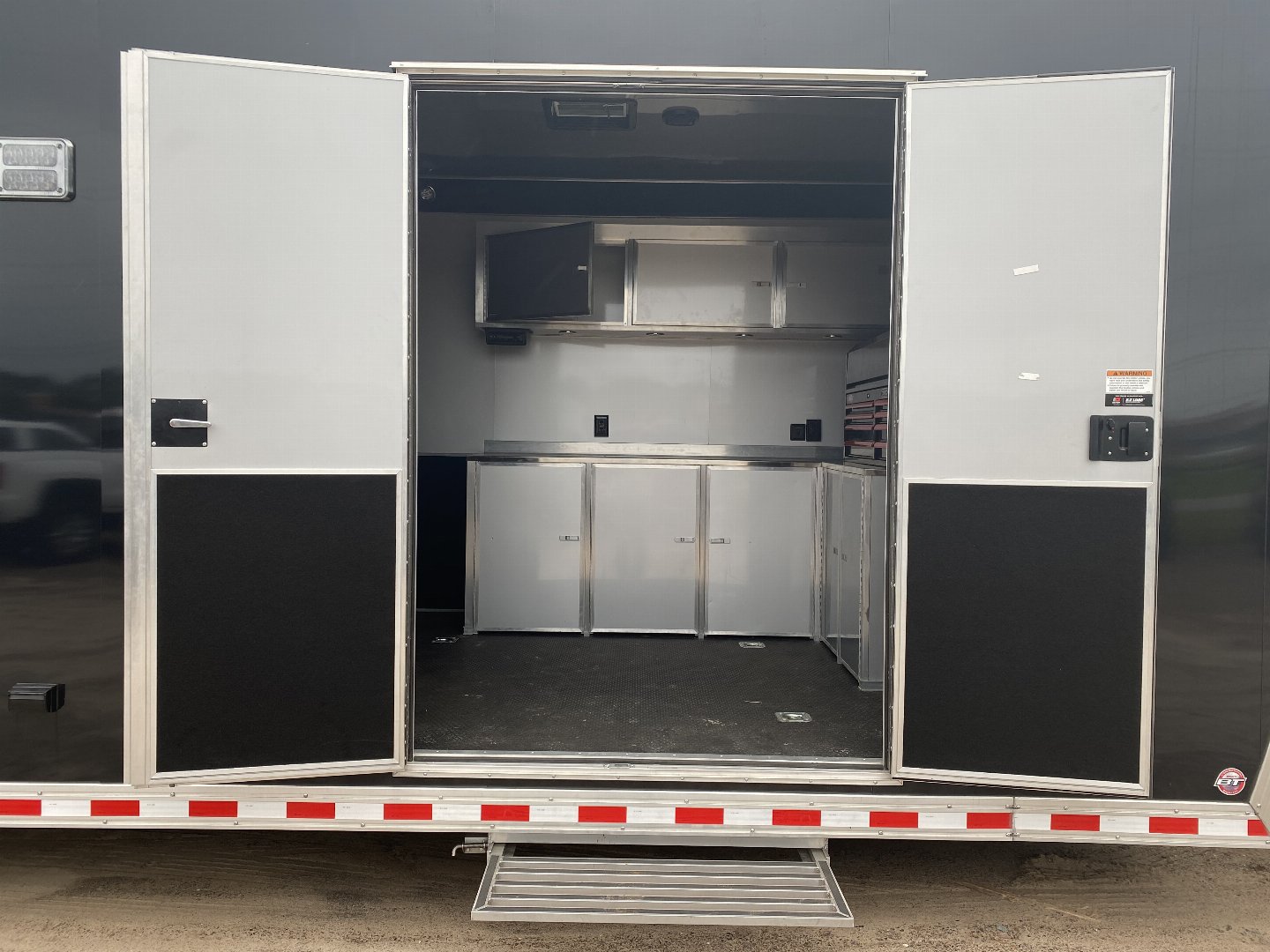 Used 2020 Bravo 48’ Icon Gooseneck Race Trailer