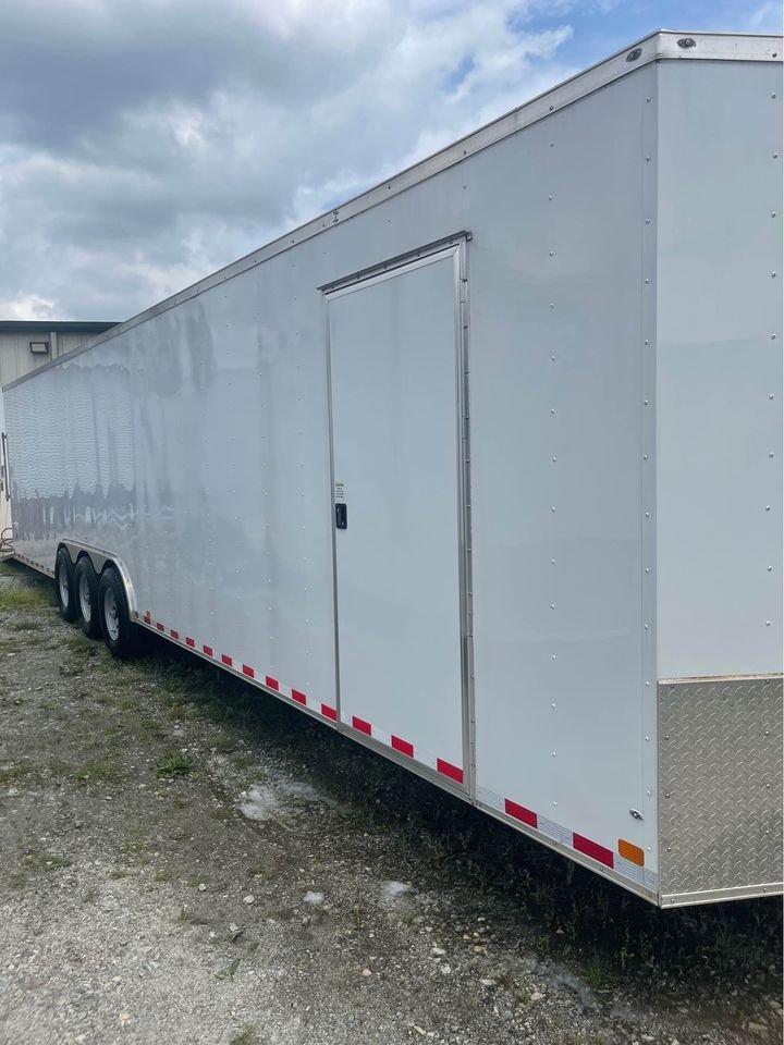Used 2022 Peach Cargo 34’ V-Nose Trailer