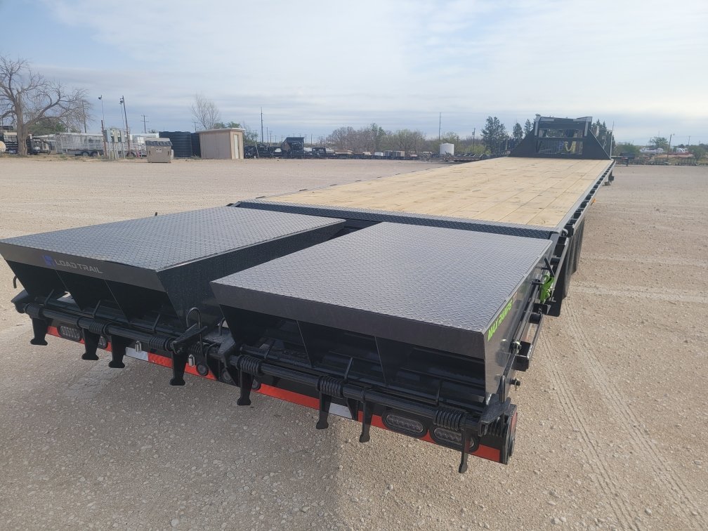 New 2025 Load Trail 25' 24K Gooseneck Trailer w/ Max Ramps