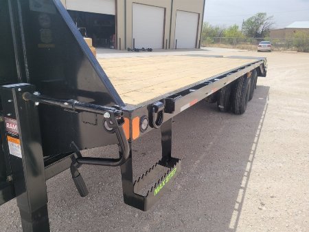 New 2025 Load Trail 25' 24K Gooseneck Trailer w/ Max Ramps